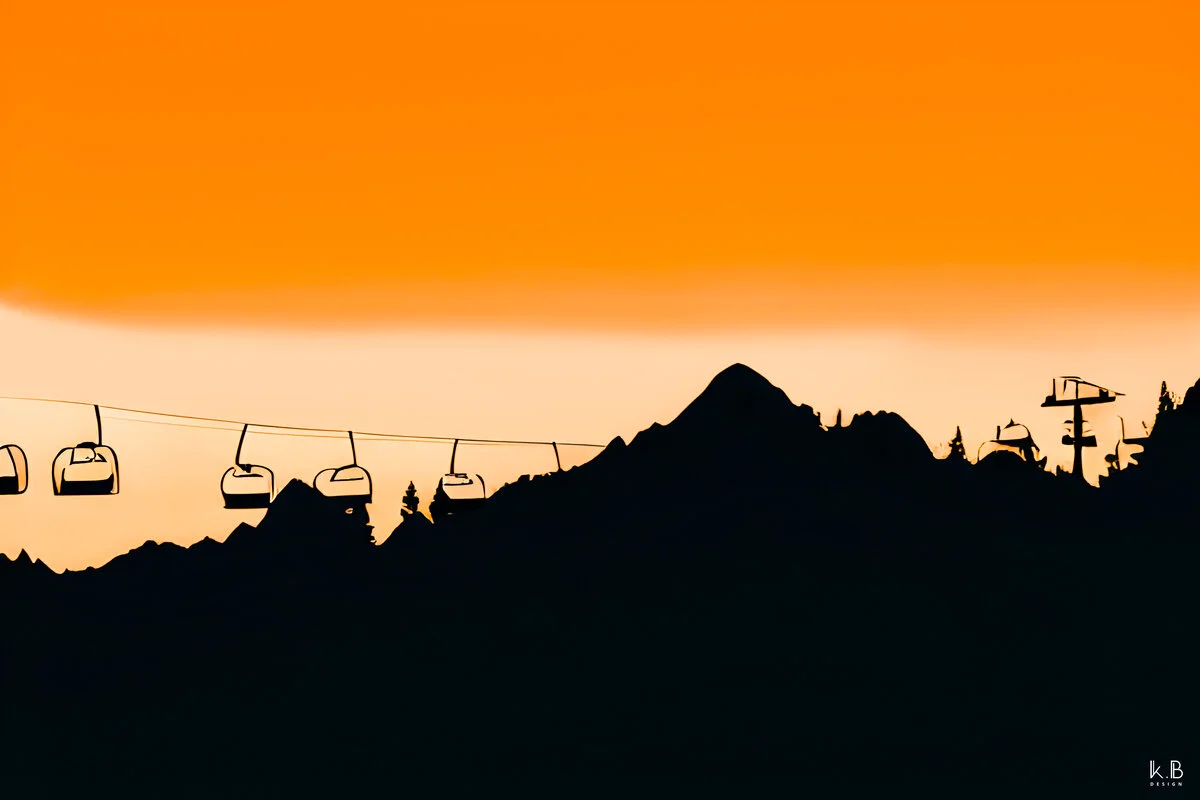 Le télésiège infini — coucher soleil station ski, K.B DESIGN